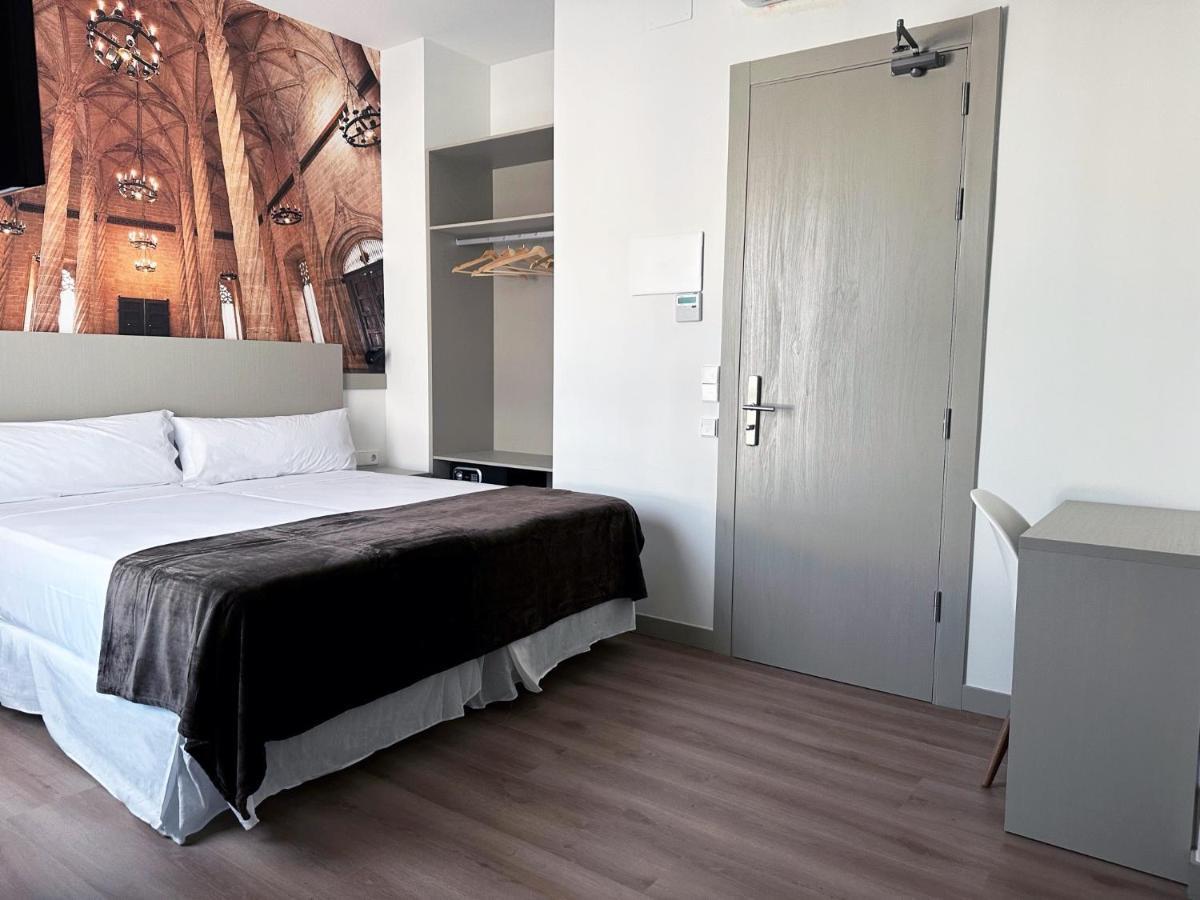 Hotel Bestprice Valencia Bagian luar foto