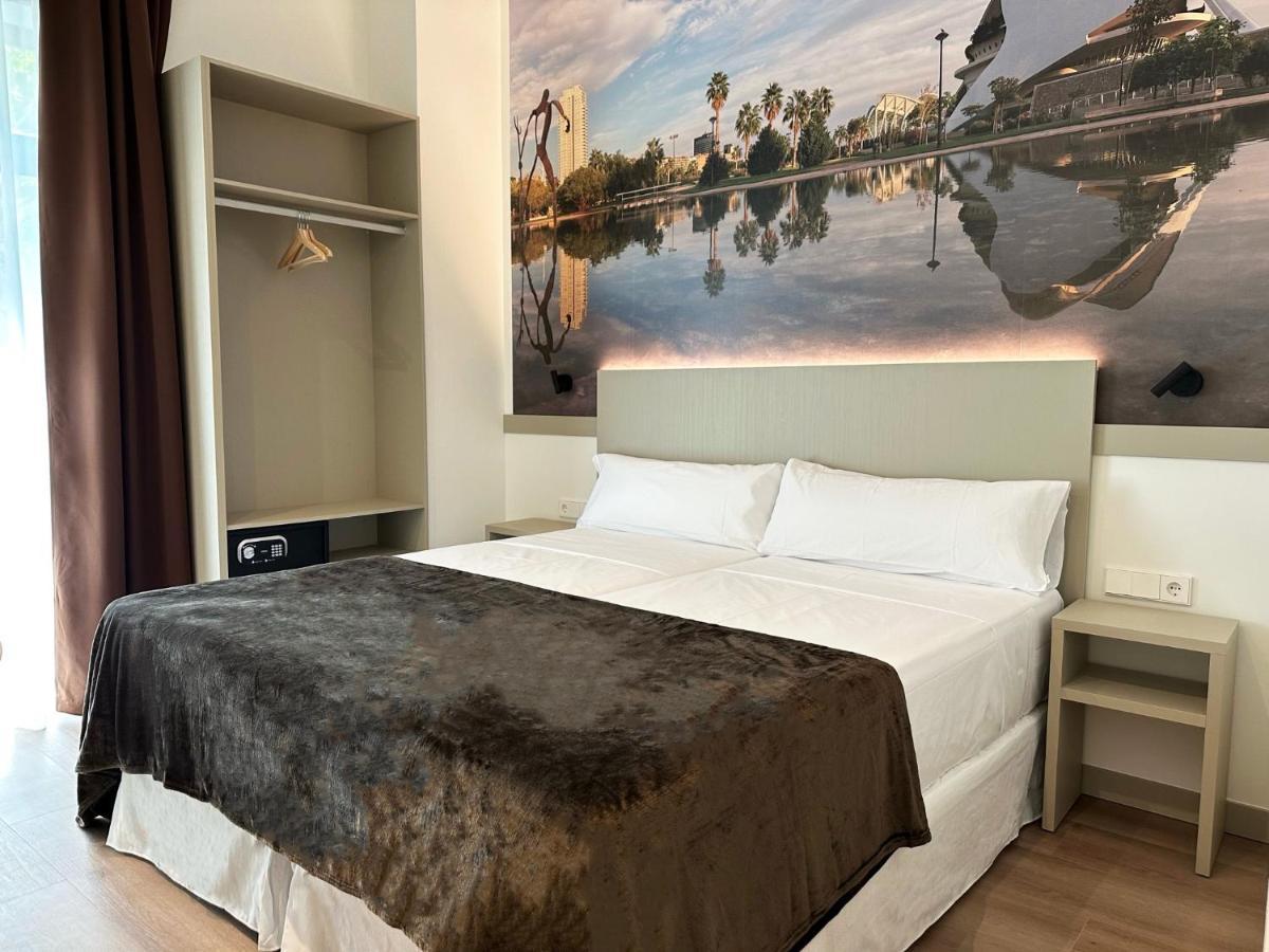 Hotel Bestprice Valencia Bagian luar foto