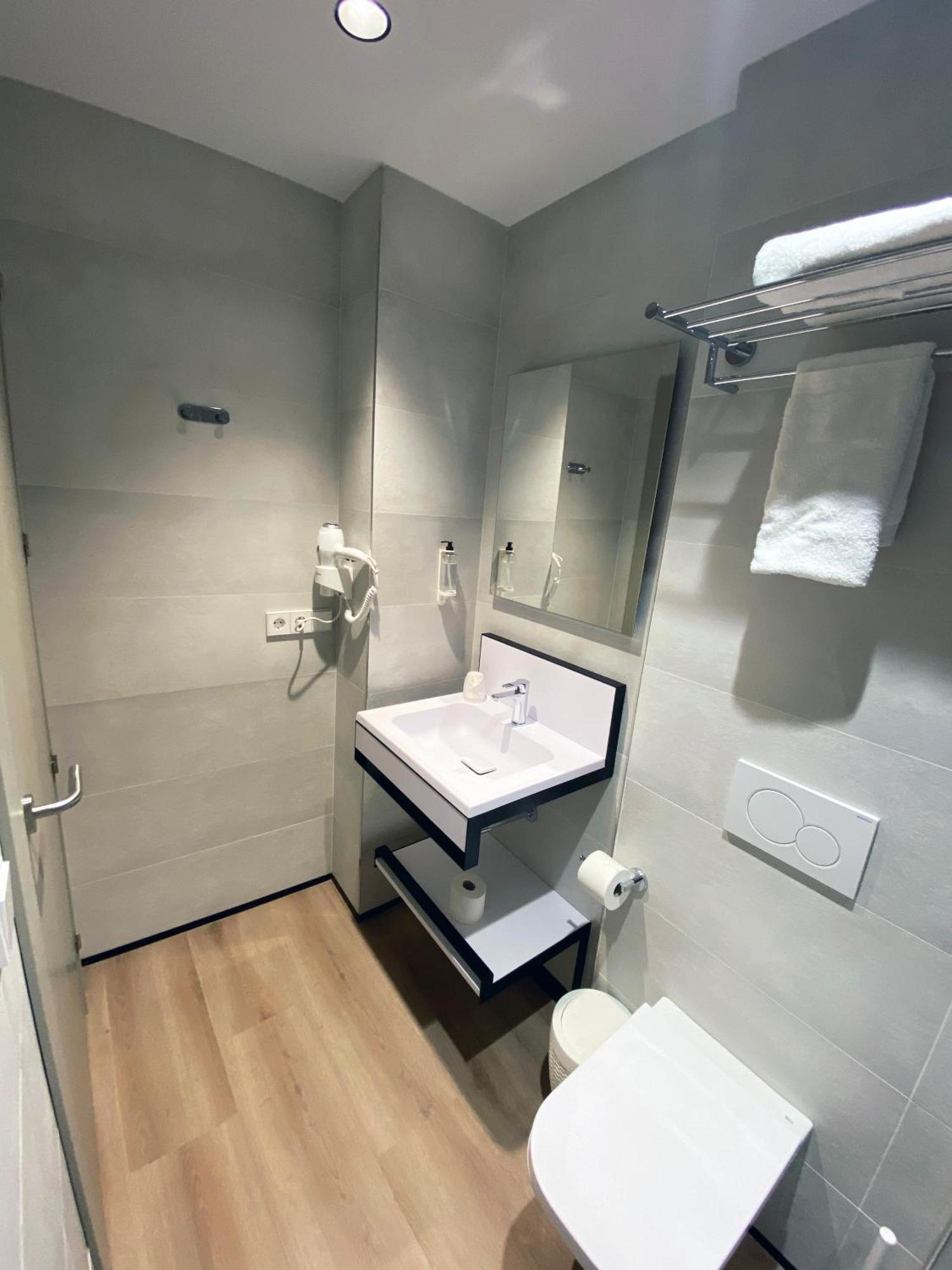 Hotel Bestprice Valencia Bagian luar foto