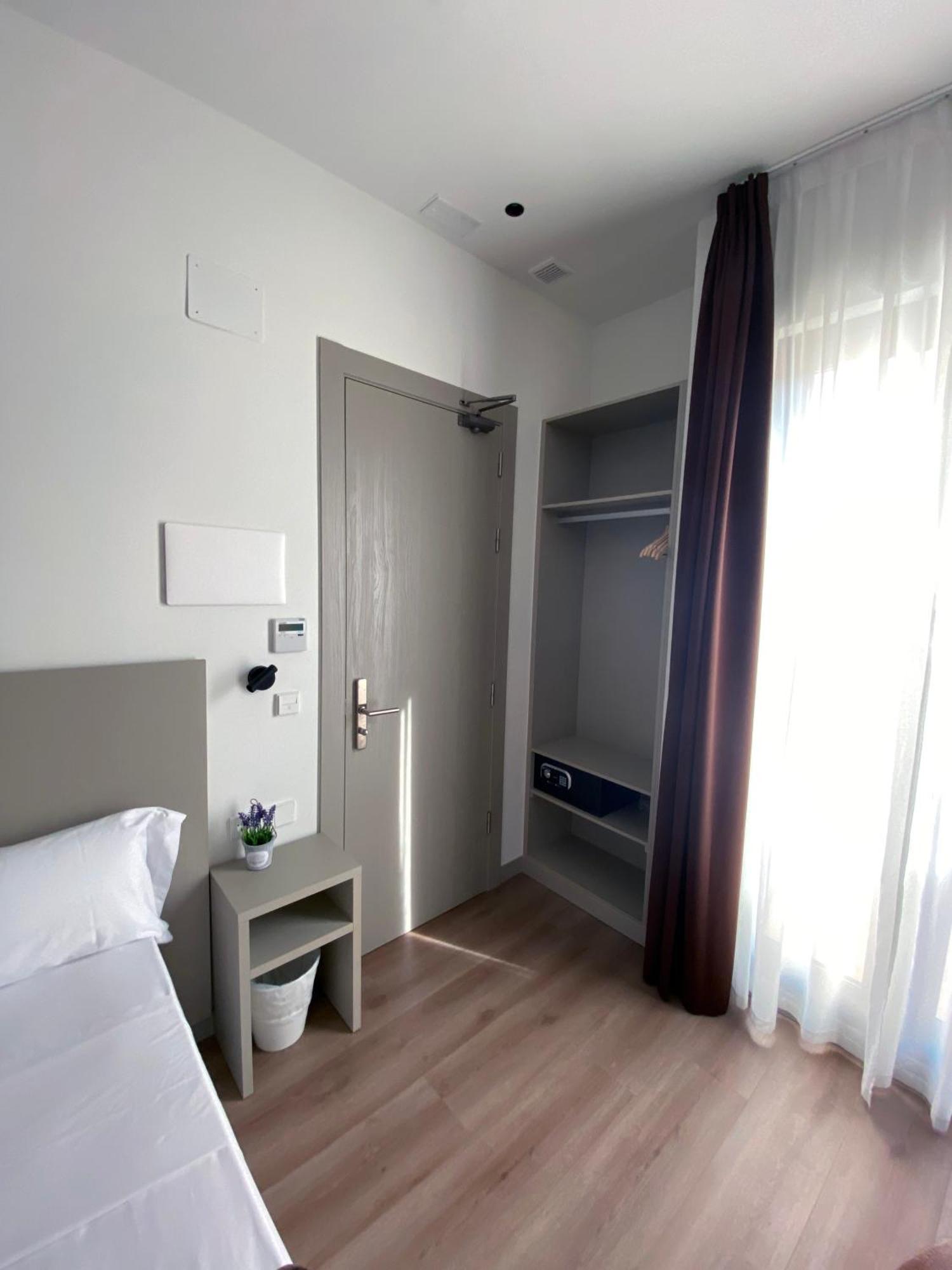 Hotel Bestprice Valencia Bagian luar foto