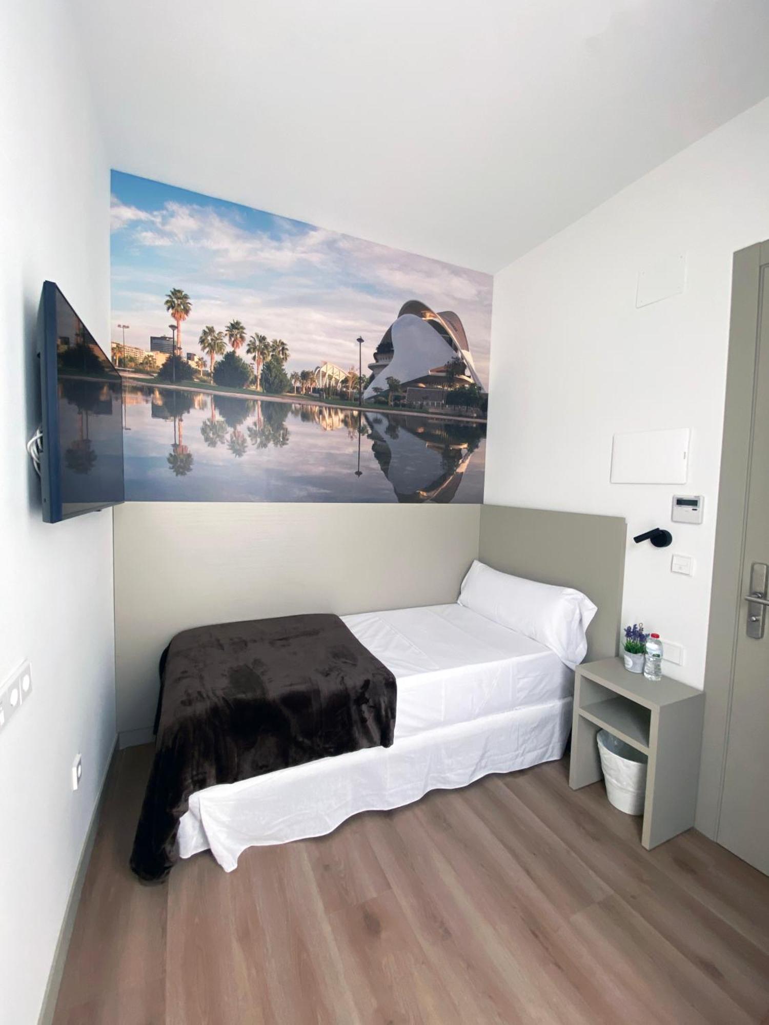 Hotel Bestprice Valencia Bagian luar foto