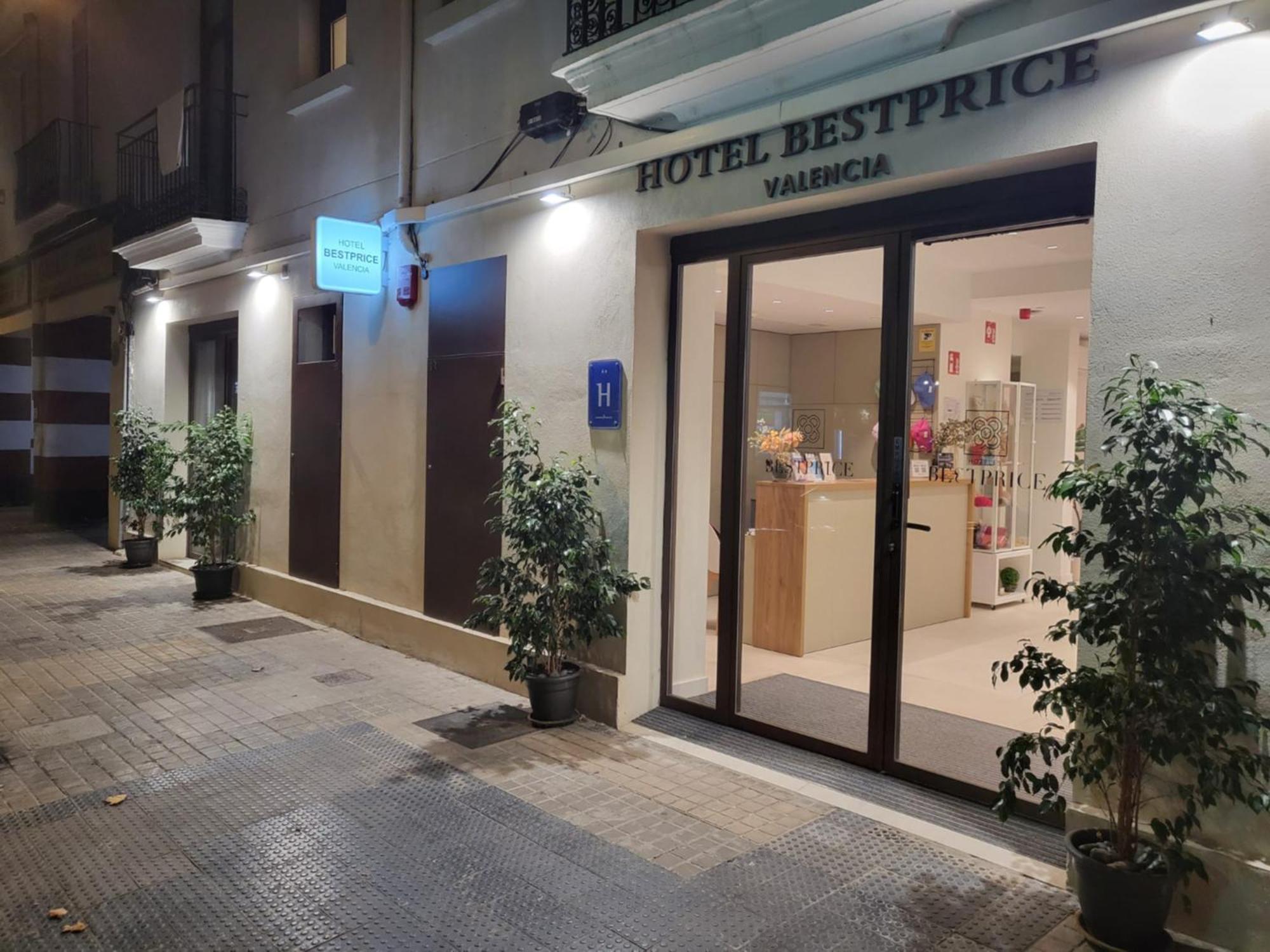 Hotel Bestprice Valencia Bagian luar foto